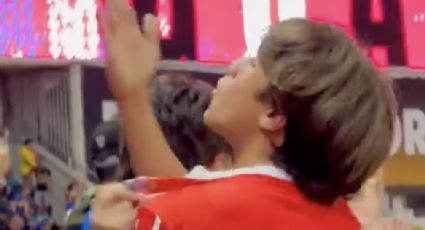 Niño manda besos a la porra de Boca tras el gol del triunfo del Bayern en el Mundial de Clubes y un fan argentino amenaza con golpearlo y también a su padre