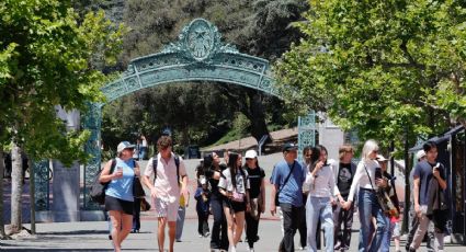 Jueza federal bloquea orden de Trump para recortar fondos de investigación a universidades