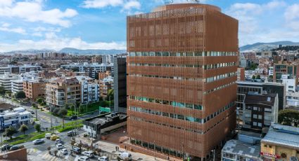 Ingresan a ex primera dama de Colombia en la misma clínica que su nieto, el senador Miguel Uribe