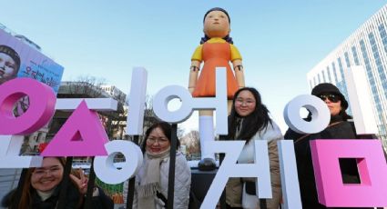"El juego del calamar" celebra su estreno con desfile masivo en Seúl; asisten los protagonistas