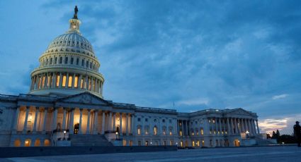 Senado de EU prolonga debate del plan fiscal de Trump y se prevé su votación este lunes