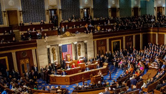 Senado de EU votará moción con la que podría bloquear nuevas medidas militares de Trump en Venezuela