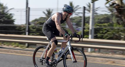 El atleta paralímpico Oscar Pistorius vuelve a participar en un triatlón 12 años después de matar a su novia; quedó en tercer lugar