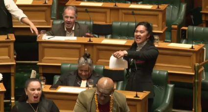 Suspenden a tres diputados en Nueva Zelanda por hacer una "haka" como protesta; "no nos silenciarán", reclaman