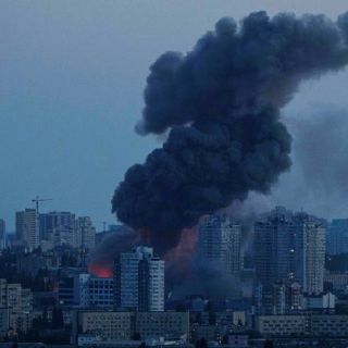 Irán lanza drones contra países cercanos; Arabia Saudita, Emiratos Árabes y Kuwait los interceptan