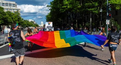 "Nuestros derechos no se tocan": miles reclaman a Trump en marcha de la comunidad LGBT+ en Washington