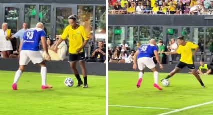 Ronaldinho 'le quiebra' la cintura al guardaespaldas de Messi en partido de exhibición; Andrés Guardado y Steve Nash también jugaron
