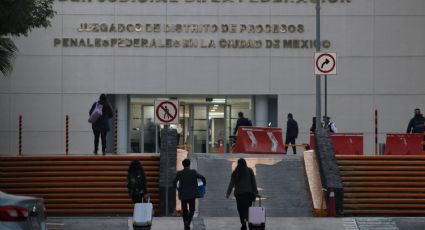 Difieren audiencia intermedia de "El Patrón" en caso contra Ciro Gómez Leyva; fueron "cuestiones administrativas", afirma juzgado