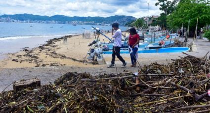Damnificados por huracán "Erick" retienen a empleados de Bienestar en Guerrero