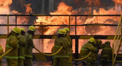 Hay seis bomberos heridos en Nueva Jersey tras colapso parcial de un edificio incendiado