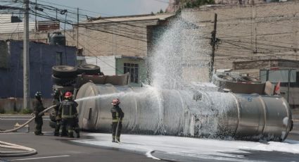 Volcadura de pipa que transportaba combustible colapsa la carretera México-Pachuca