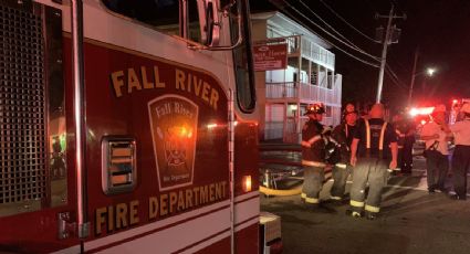 Incendio en un asilo en Massachusetts deja nueve muertos y al menos 30 heridos; "es una tragedia inconcebible", lamentan autoridades