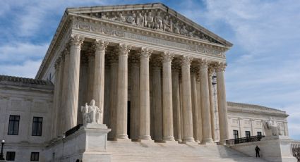 Corte Suprema de EU da luz verde a Trump para despedir a más de mil empleados del Departamento de Educación