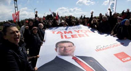 Dan 20 meses de prisión al alcalde opositor de Estambul por "insultar" al fiscal en 2020