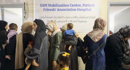 El único hospital de Gaza que trata la desnutrición se llena de madres, niños y médicos hambrientos