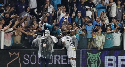 Neymar enfurece tras celebrar un gol que no fue válido e intercambia insultos con un aficionado por derrota del Santos, que está en zona de descenso