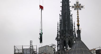 Restauración de Notre Dame: reinstalan la estatua de Santo Tomás al exterior de la catedral y finalizan trabajos en la parte superior
