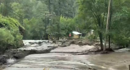 Rescatan a cinco personas tras quedar atrapadas en inundaciones en Nuevo México