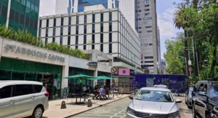 Colocan vallas en los accesos a la embajada de EU y en varios negocios sobre Paseo de la Reforma por tercera marcha contra la gentrificación