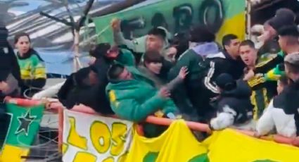 ¡Barbarie! Aficionados de Aldovisi, club argentino, se atacan a cuchilladas en la tribuna y provocan conmoción mundial