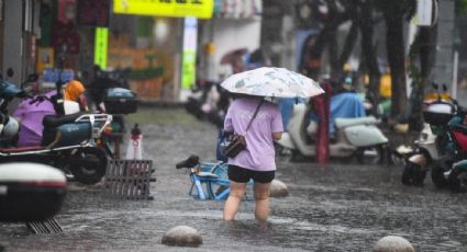 Tifón "Co-may" toca tierra al este de China y sigue su trayectoria hacia el noroeste como tormenta tropical