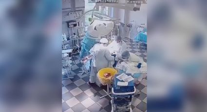 Médicos y asistentes rusos operan a paciente durante el terremoto de 8.8