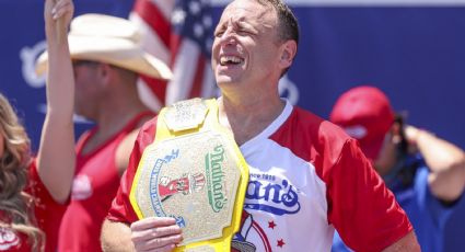 Celebraciones del 4 de julio: regresa "el rey del hot dog" y se come 70 en 10 minutos en el concurso de Nueva York