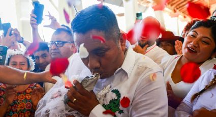 Alcalde oaxaqueño se casa simbólicamente con un caimán en ritual para pedir paz y abundancia