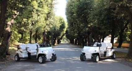 Obsequian al papa León XIV dos vehículos eléctricos que pueden transportarse en avión para usar en sus giras