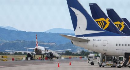 Suspenden vuelos en el aeropuerto de Bérgamo tras reportes de una persona succionada por el motor de un avión