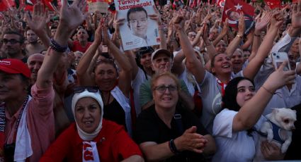 Gobierno de Turquía suspende a medio tras informar sobre protestas contra arresto de un alcalde opositor