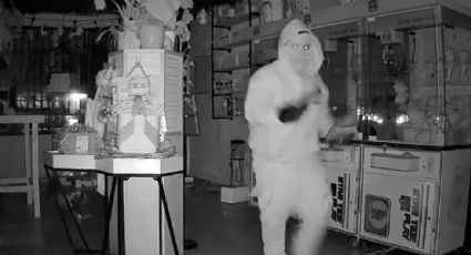 Sujetos enmascarados roban 7 mil dólares en muñecos "Labubu" de una tienda en Los Ángeles