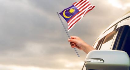 Detienen a persona en Malasia por violar la ley de emblemas al colocar la bandera al revés