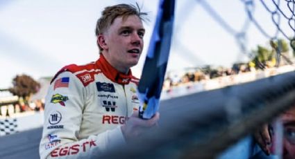 ¡Suelo! Piloto de la Nascar festeja victoria en el techo de su auto y sufre estrepitosa caída; acaba en el hospital con fractura de clavícula