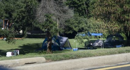 "Les daremos lugares donde alojarse, pero lejos de la capital": Trump planea sacar de Washington a las personas sin hogar
