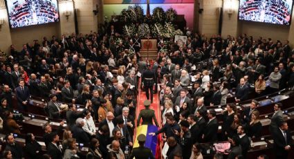 Entre pañuelos blancos, Capitolio de Colombia recibe féretro de Miguel Uribe Turbay para ser velado tras su fallecimiento