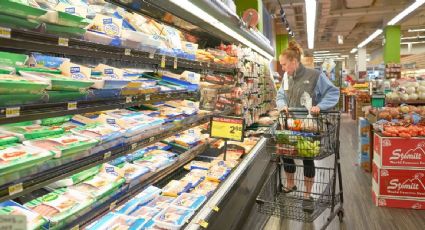 Precios a los consumidores en EU aumentan en julio en medio de recortes presupuestales