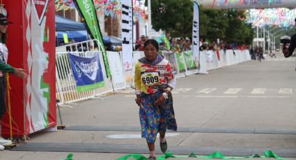 ¡Reconocen su hazaña! Triunfo de la corredora rarámuri Candelaria Rivas en ultramaratón de 63 km es noticia mundial: “Extraordinaria”