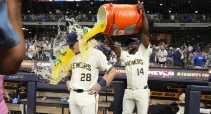 ¡Fiesta de hamburguesas en Milwaukee! Cerveceros llega a 12 triunfos consecutivos en MLB y la ciudad celebrará con comida gratis
