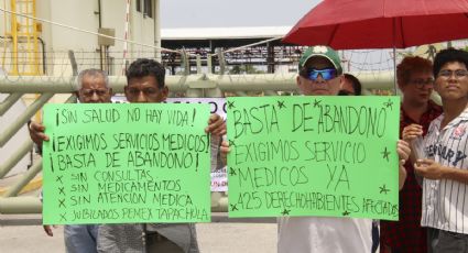 Jubilados cierran indefinidamente planta de Pemex en Chiapas; prevalece el desabasto de gasolina