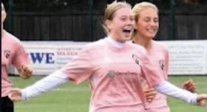 Jugadora de 16 años es presentada por su nuevo club y recibe ataques por padecer acné; el equipo borra las publicaciones y ella cierra sus redes sociales