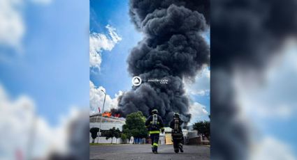 Incendio en fábrica en Querétaro provoca evacuación en empresas aledañas; no se reportan heridos o muertos
