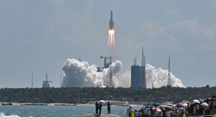 China completa con éxito la primera prueba de encendido estático de su cohete lunar