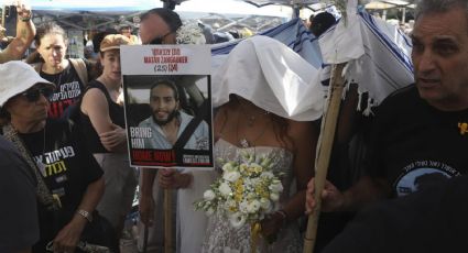 Exrehén mexicana de Hamás celebra boda simbólica en Tel Aviv con su novio aún cautivo