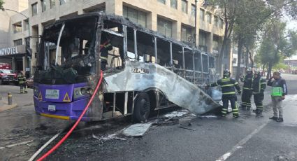 Se incendia autobús de transporte público en el Centro Histórico de la CDMX; no hay lesionados