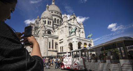 ¿Está colapsando París bajo la presión turística? Por lo pronto, sus ciudadanos ya están protestando