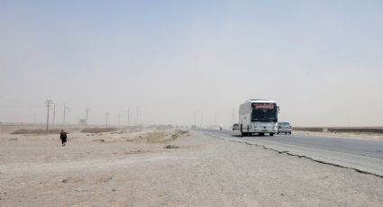 Se accidenta autobús que transportaba refugiados afganos expulsados de Irán; hay 79 muertos, entre ellos 17 menores