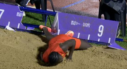 ¡Lamentable! Atleta se resbala en la pista mojada al intentar un salto de longitud, se estrella con las vallas y termina último en los Panamericanos Junior
