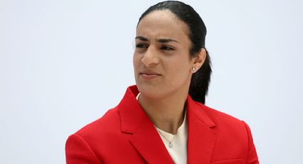 Imane Khelif, campeona olímpica cuestionada por su género, niega que se retire del boxeo, como anunció su exrepresentante: “Ha traicionado la confianza y al país”