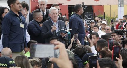 Homenajean en el sitio del atentado al senador y precandidato presidencial Uribe Turbay
